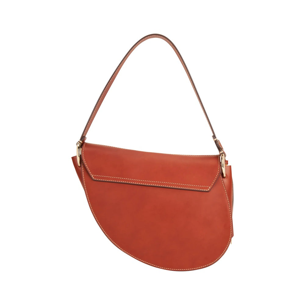 Borsa a forma di sella, con doppia tracolla, una fissa e una staccabile e regolabile. Pura eleganza fatta a borsa. Made in Italy
