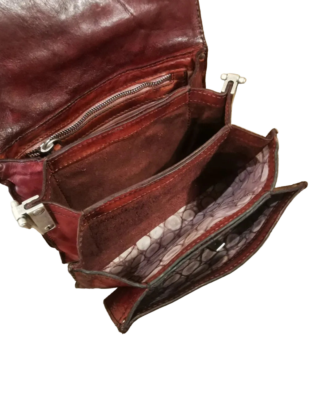 Modello Agnese interamente realizzata in pelle effetto coccodrillo. Made in Italy