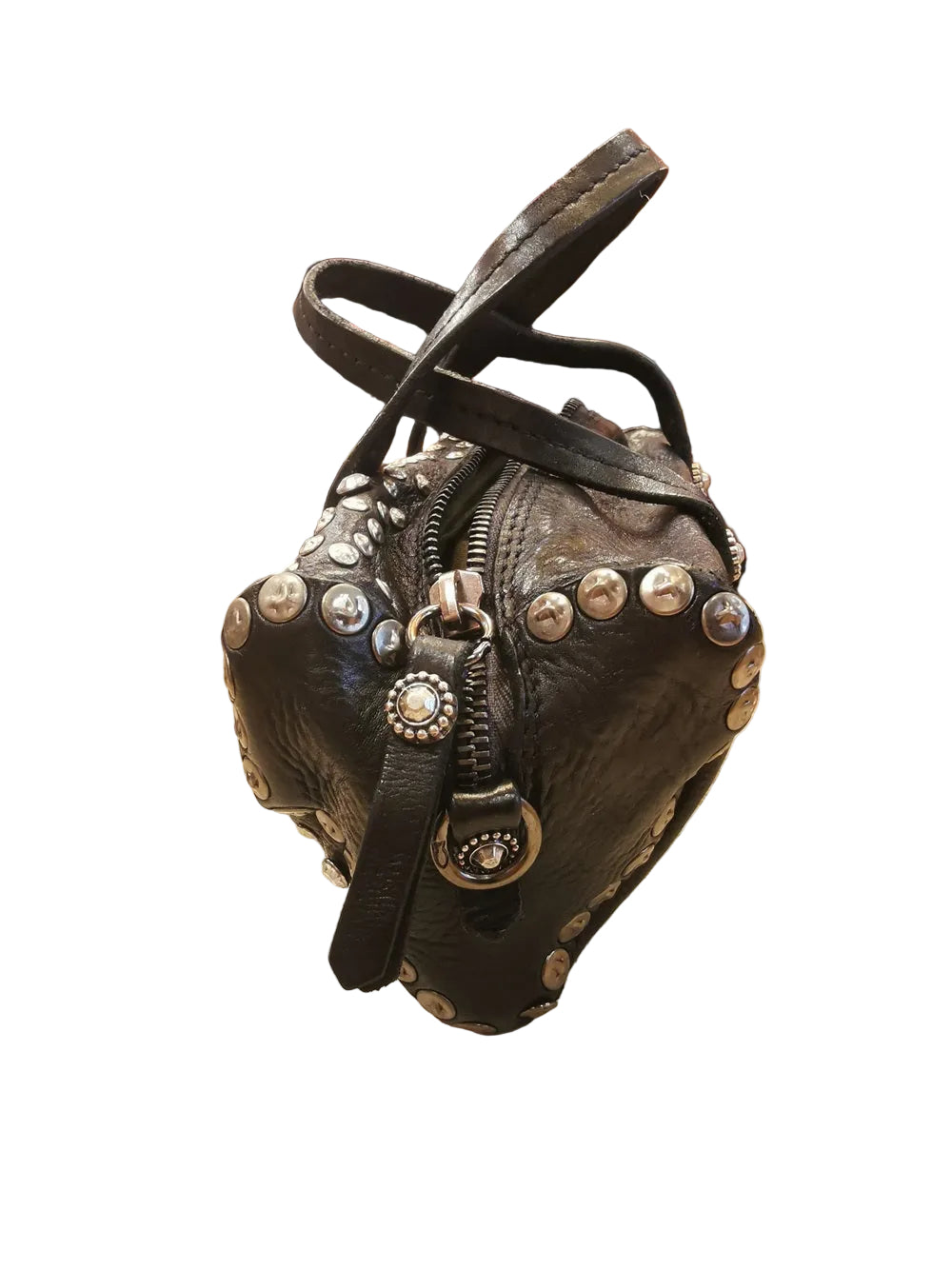 Piccola borsa, dalla forma a cuore, impreziosita da borchie, strass e fiori, nel classico di Campomaggi. Made in Italy