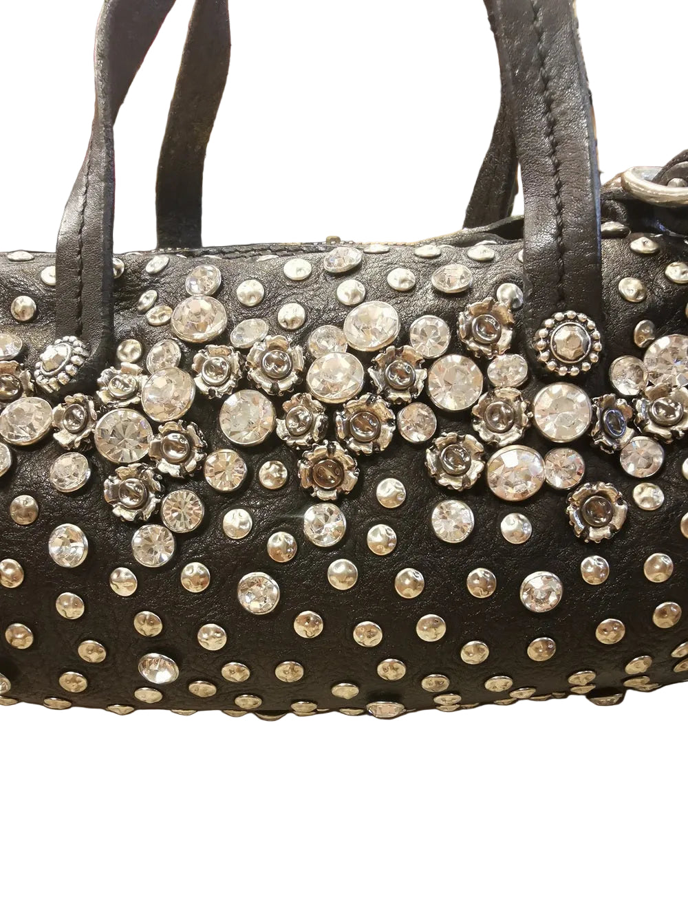 Piccola borsa, dalla forma a cuore, impreziosita da borchie, strass e fiori, nel classico di Campomaggi. Made in Italy