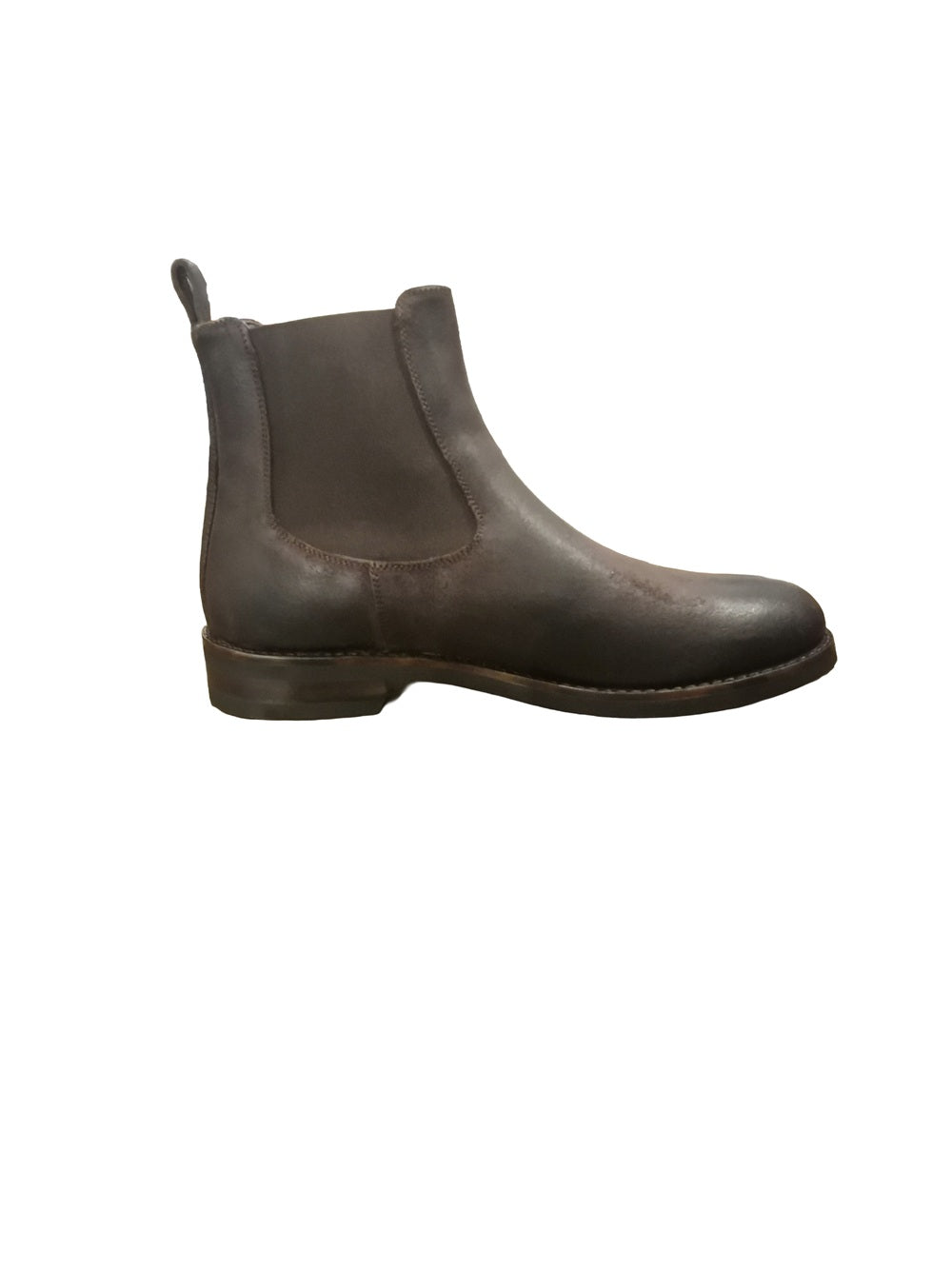 Stivaletto da uomo, in pelle rovesciata in Nabuk. Pratico e facile da indossare grazie alle due bande elastiche poste sui lati.