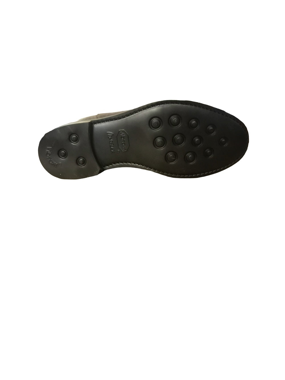 Stivaletto da uomo, in pelle rovesciata in Nabuk. Pratico e facile da indossare grazie alle due bande elastiche poste sui lati.
