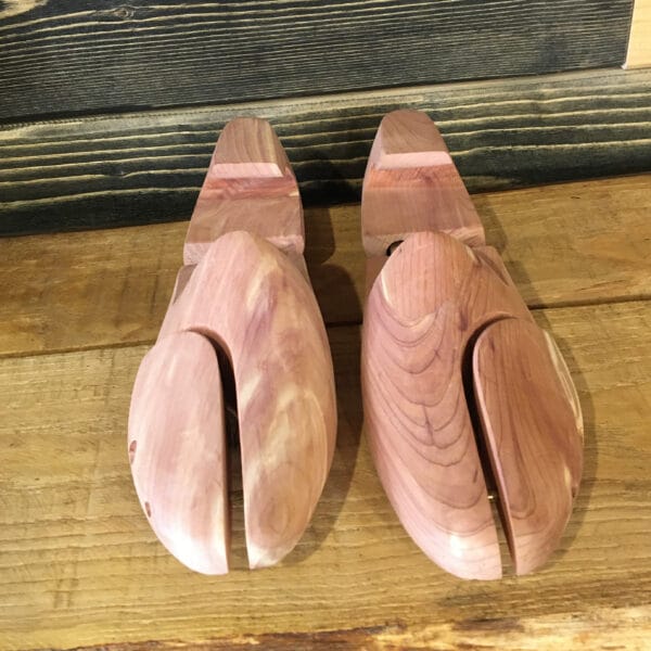Tendiscarpe in legno di cedro - Pelletteria Allegrini