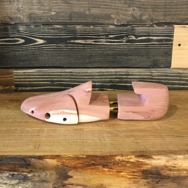 Tendiscarpe in legno di cedro - Pelletteria Allegrini