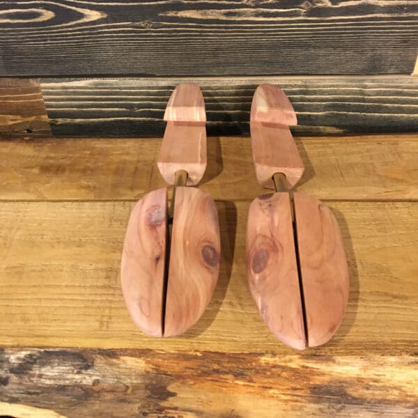 Tendiscarpe Uomo in legno di Cedro - Pelletteria Allegrini
