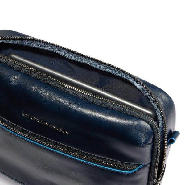 Tracolla uomo porta iPad®mini Piquadro CA6588B2 Mogano - Pelletteria Allegrini