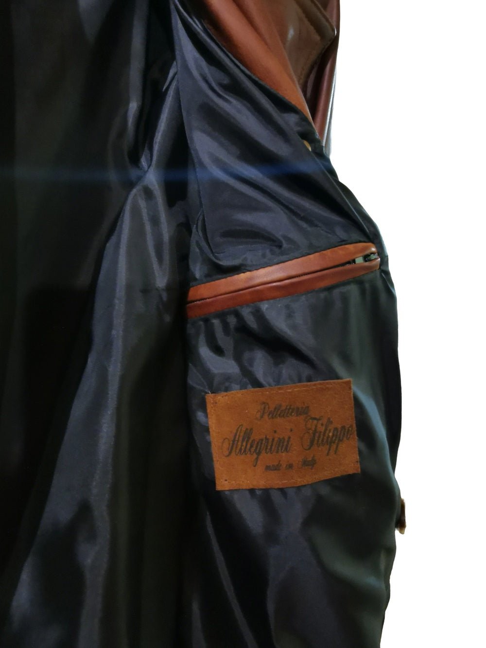 TRENCH uomo in pelle tamponato a mano Tuscany Pelletteria Allegrini Filippo Rivista2 - Pelletteria Allegrini