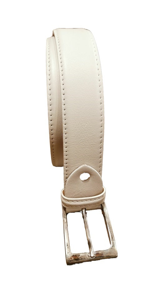 Cintura realizzata totalmente in pelle bianca, alta 3,5 cm. Adatta a donne e uomini. Made in Italy