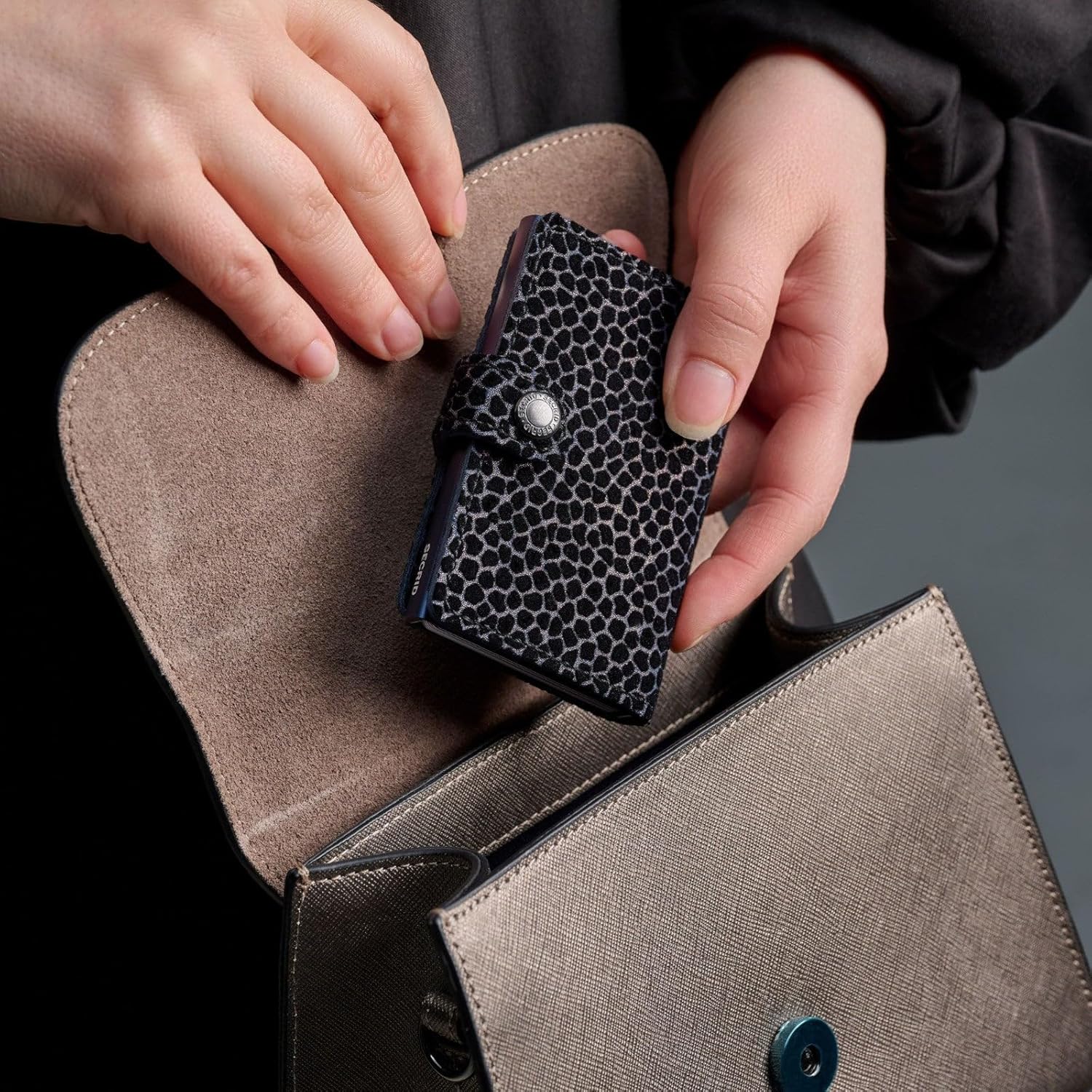 Miniwallet Giraffina SECRID MGI - blu - Pelletteria Allegrini