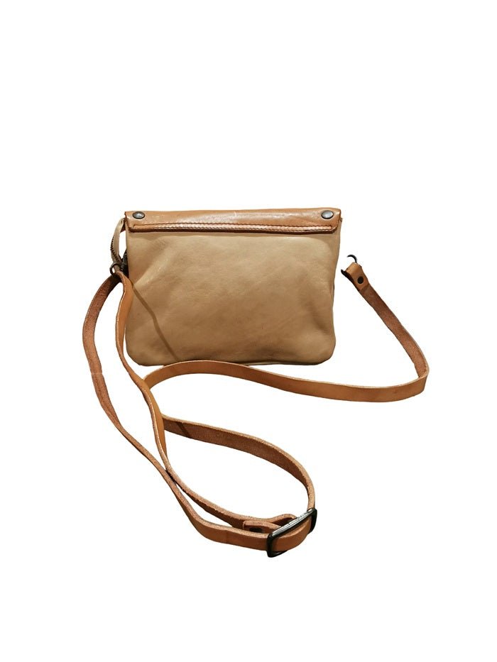 Pochette con patta e rivetti in pelle Pelletteria Allegrini Filippo 1221 Beige - Pelletteria Allegrini