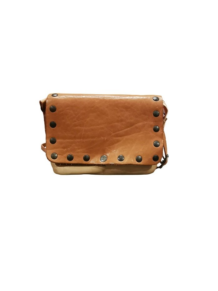 Pochette con patta e rivetti in pelle Pelletteria Allegrini Filippo 1221 Beige - Pelletteria Allegrini