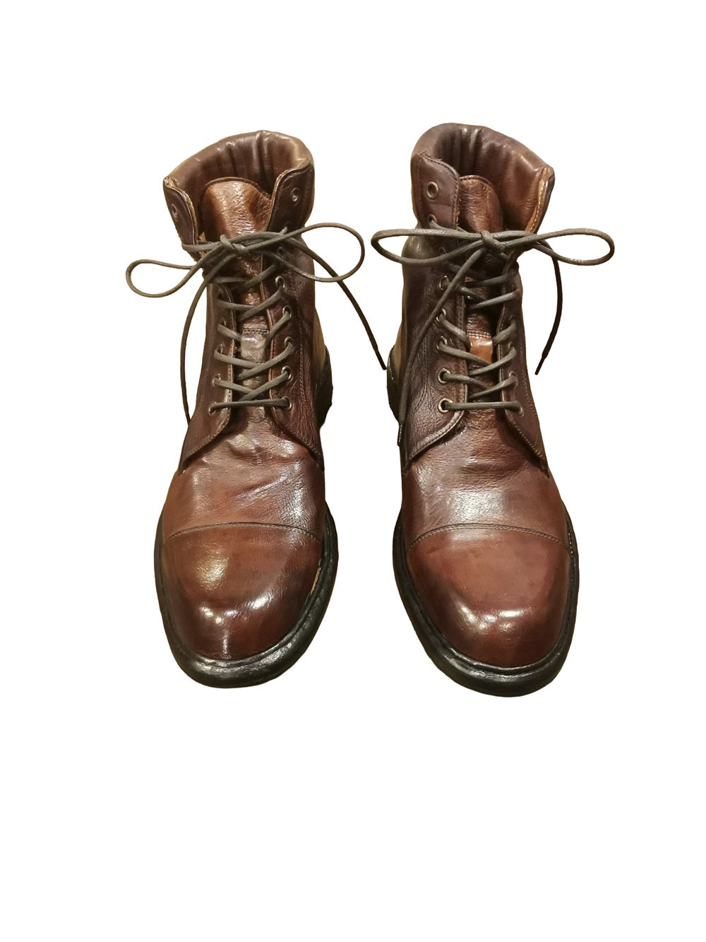 Stivaletto alto stringato da uomo, classico, elegante, un modello che non passa mai di moda.